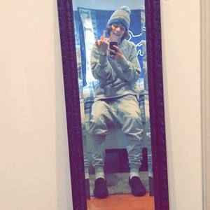 Meet your Posher, Carlos